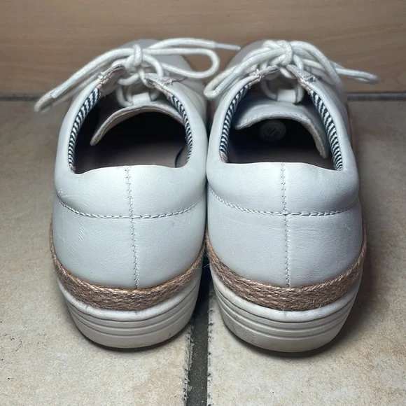 Collection by Clarks | White Raffia Trim Sneakers Size 9 - Picture 2 of 7